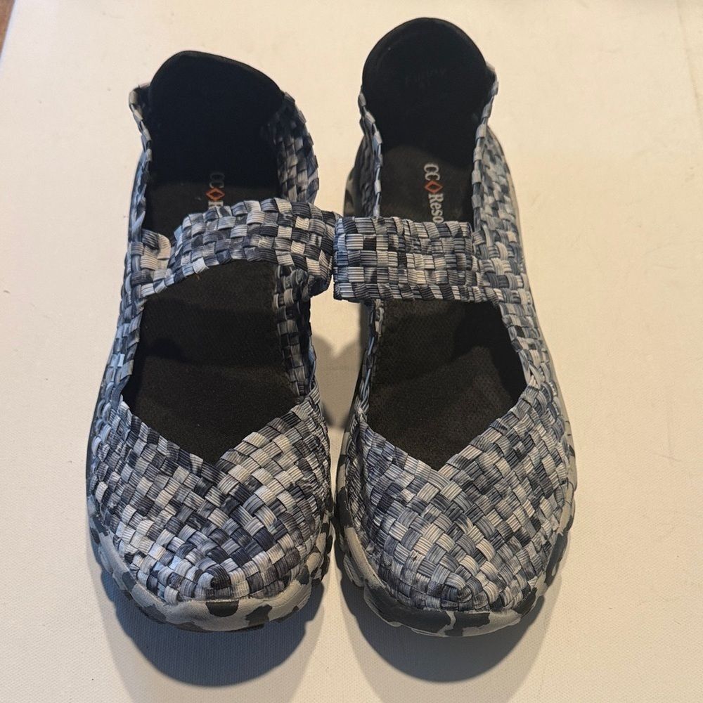 CC Resorts Women's Black and White Woven Flats